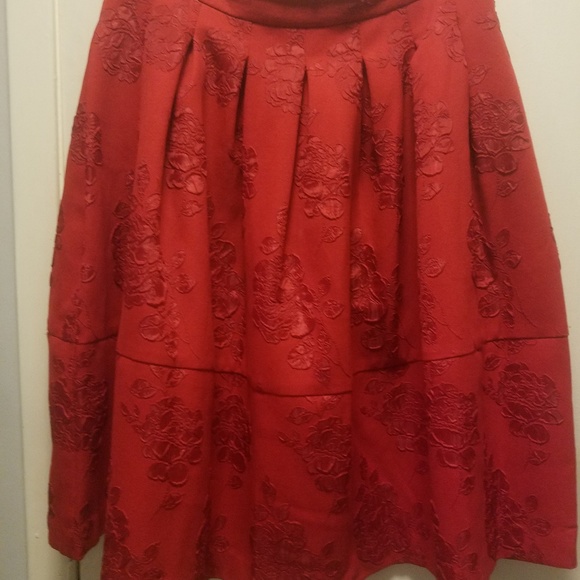 Elle red skirt - Picture 4 of 5